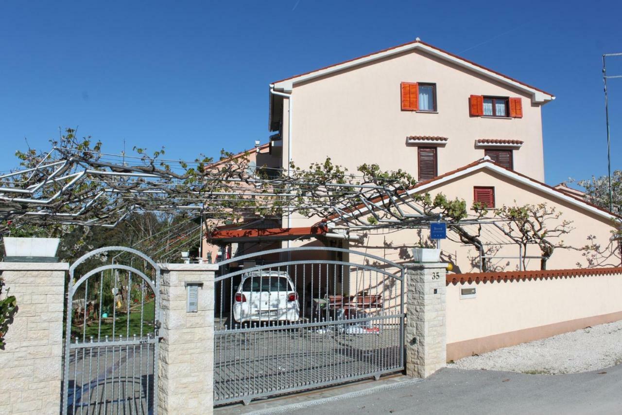 Apartment Fazana 11 *